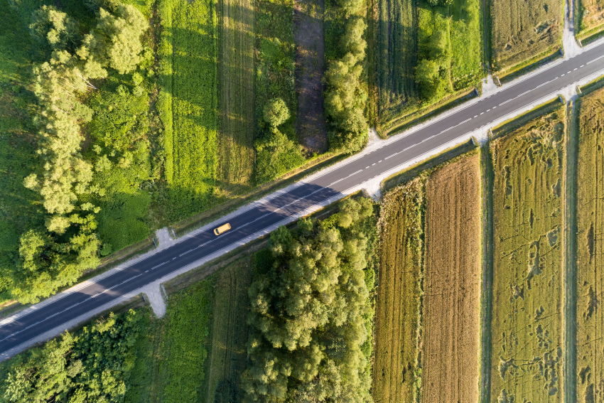 Widok drogi wojewódzkiej z lotu ptaka