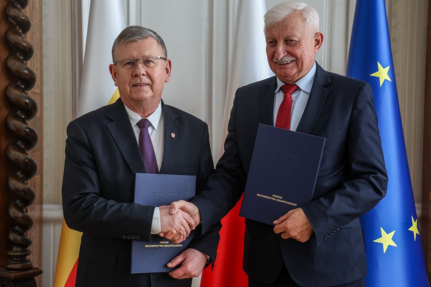 Witold Kozłowski i beneficjentka projektu