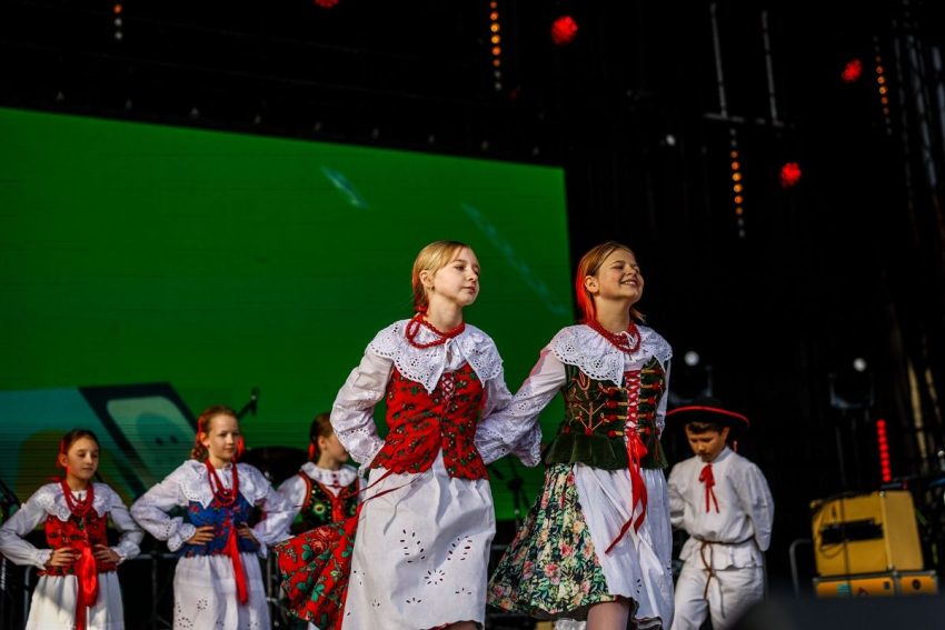 Dziecięcy Zespół Pieśni i Tańca.