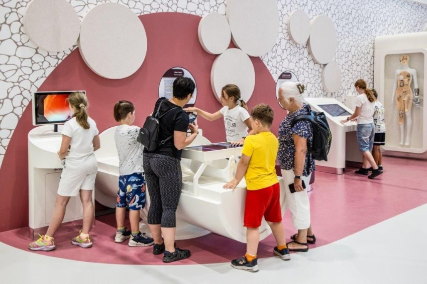 Dzieci w Centrum Nauki Cogiteon.
