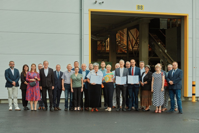Zdjęcie grupowe uczestników wydarzenia.