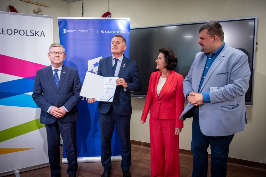 Beneficjent z promesą.