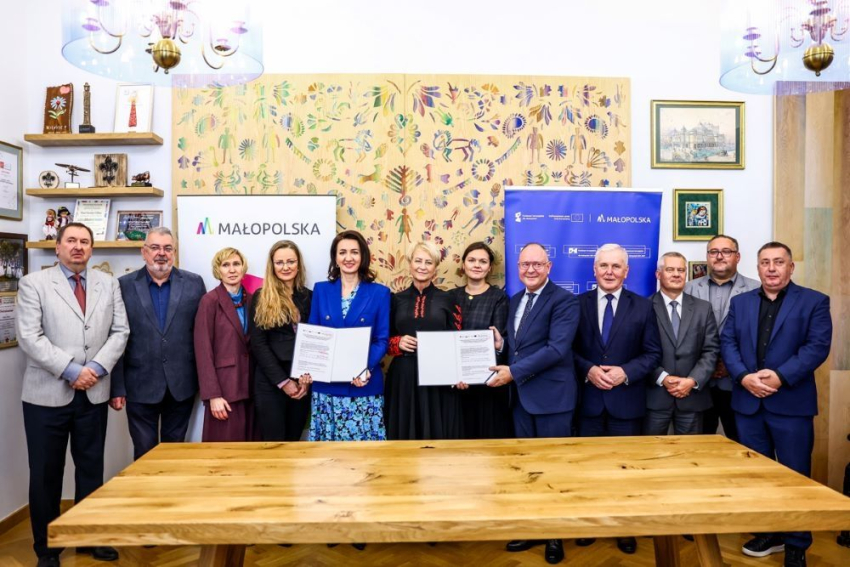 Zdjęcie grupowe uczestników wydarzenia.