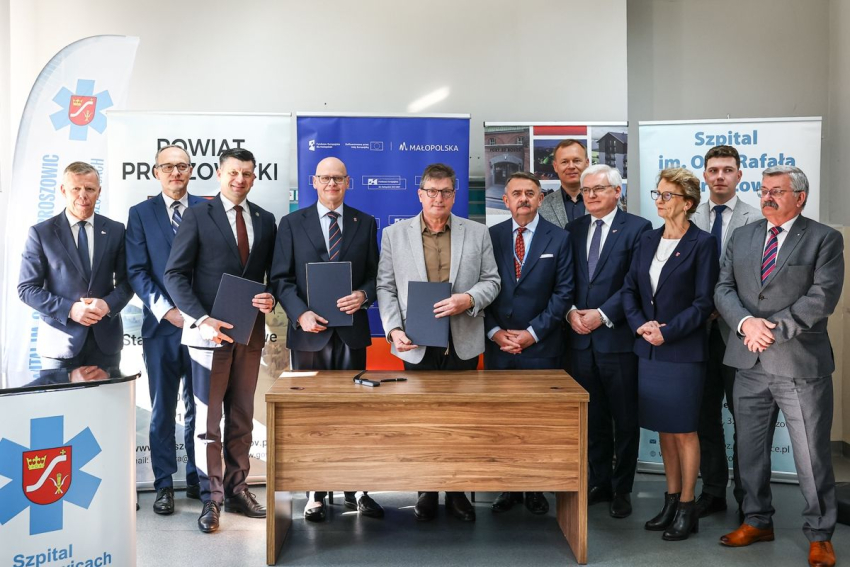 Zdjęcie grupowe uczestników wydarzenia.