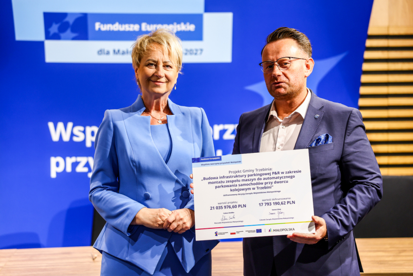 Uroczyste przekazanie promesy przedstawicielom Gminy Trzebinia