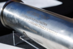 Akt erekcyjny zamknięty w metalowej tubie.