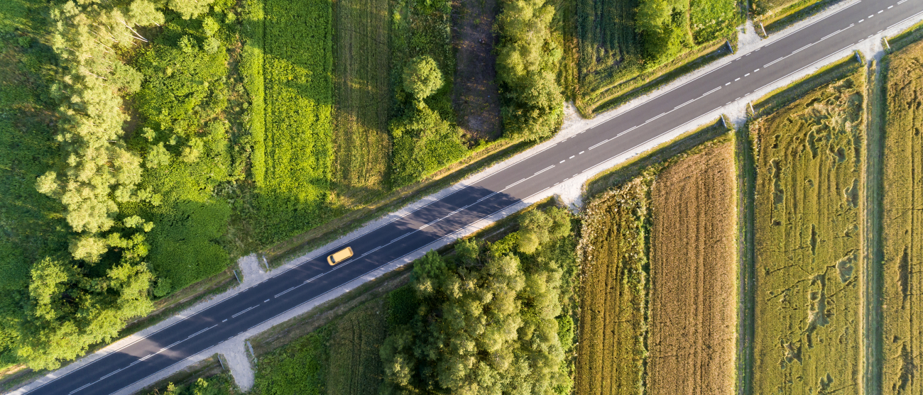 Widok drogi wojewódzkiej z lotu ptaka