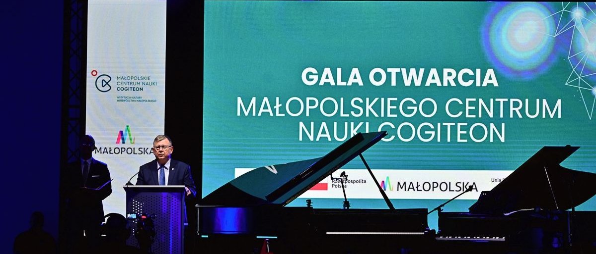 Marszałek Województwa Małopolskiego przemawia podczas otwarcia Małopolskiego Centrum Nauki