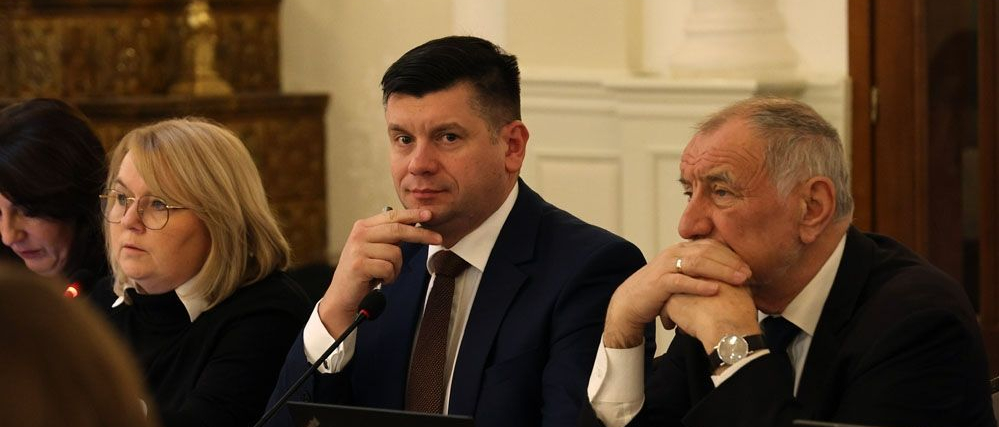 Marszałek Małopolski z uczestnikami spotkania.