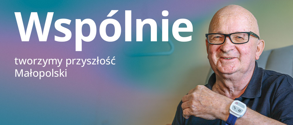 Uśmiechnięty, starszy pan.