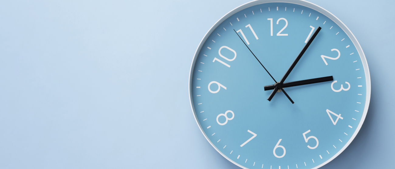 Fot. Freepik Zegar ścienny.