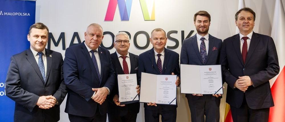 Zdjecie grupowe uczestników wydarzenia.