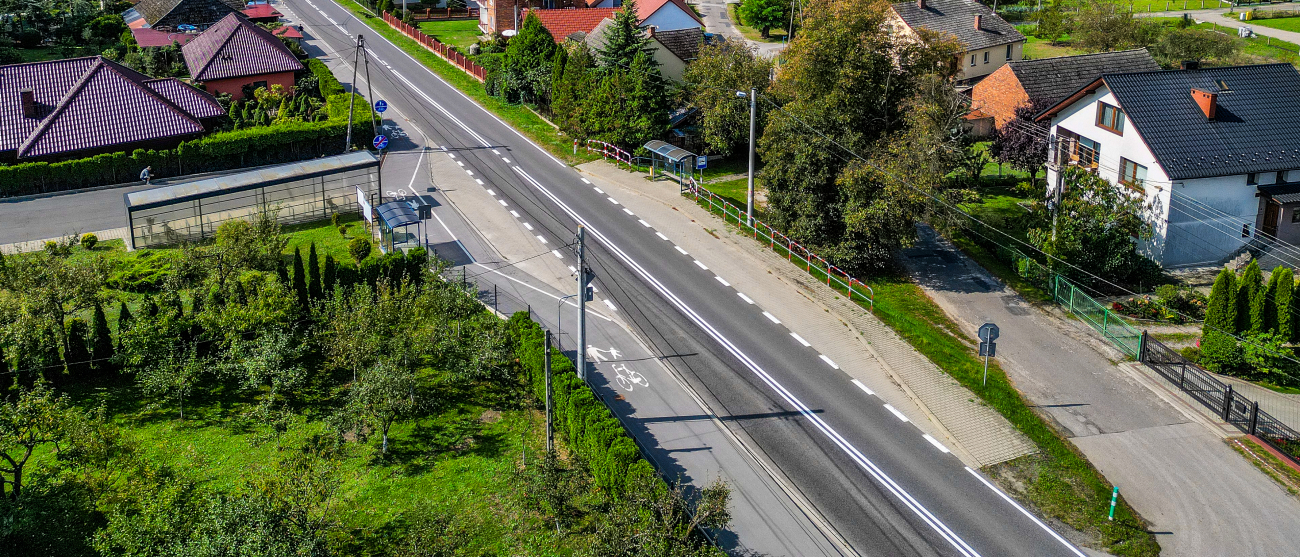 Ścieżka rowerowa z lotu ptaka.