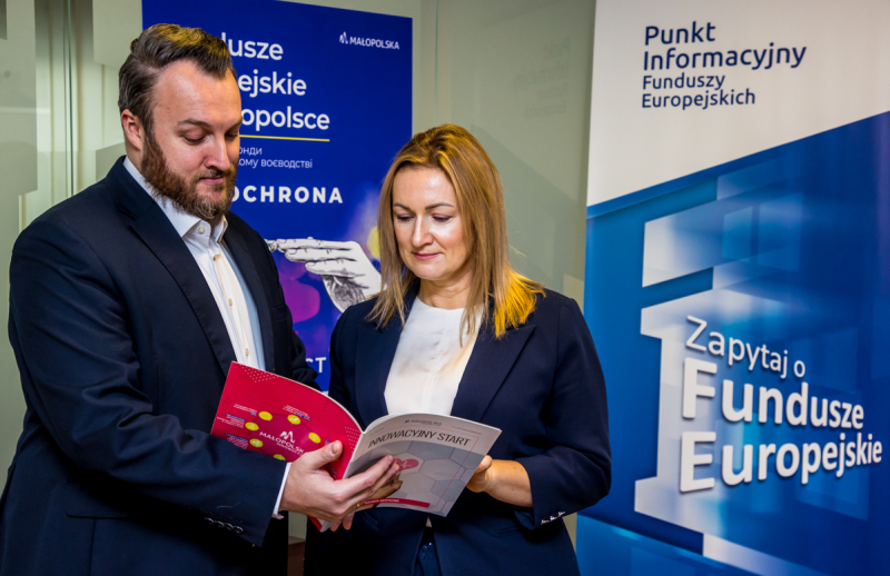 Specjaliści z Punktu Informacyjnego Funduszy Europejskich